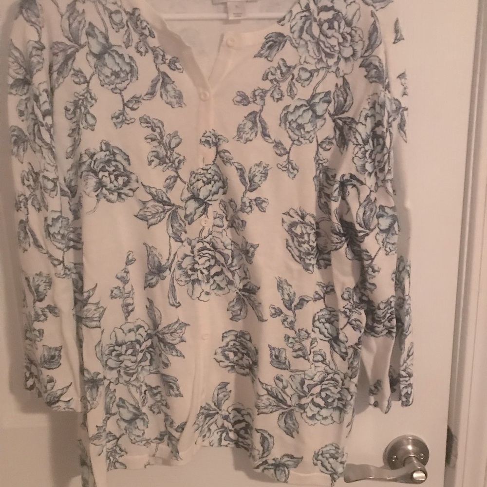 Light weight front button 3/4 sleeve sweater